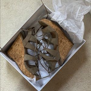 Steve Madden emmpres wedges